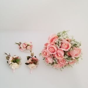 Bundle of 1 pink roses bouquet, 1 wristband and 2 groom's men boutonniere